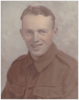 1942 George Kimpton
Lois's father George served in the Australian Army in WWII. This picture is taken around 1942.
