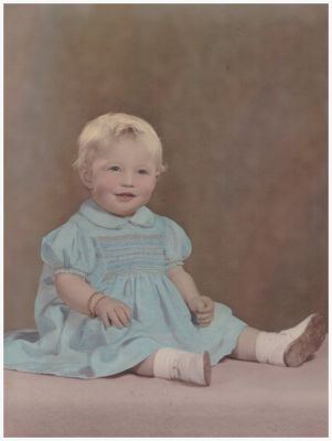 1947 A wonderful formal portrait of Lois, and it's in colour
