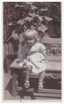 1947 A very young Lois

