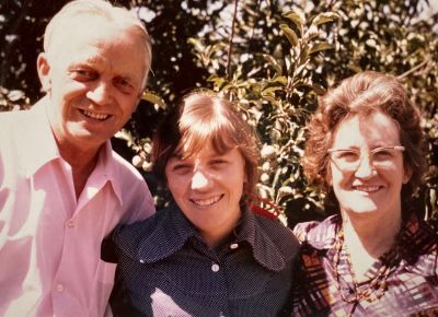 1975 Lois with mother Win and father George
A wonderful photo!

