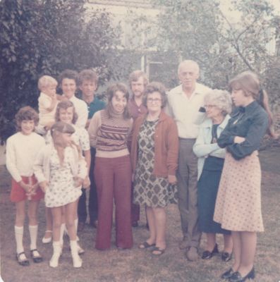 1975 Bernard and Noeleen McMahon with their 4 children, Lois, Maud, George and Win, Greg and Bev at 26 Queens Parade
