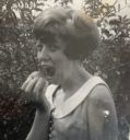 Filename=1966_Lois_helps_herself_to_an_apple.jpg
Filesize=484KiB
Dimensions=1120x1200
Date added=Sep 02, 2020 1966_Lois_helps_herself_to_an_apple.jpg