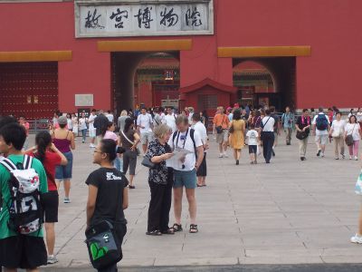2008-08-11 Lois and Tim sightseeing in Beijing
