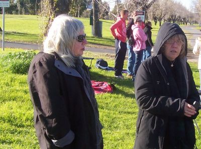 2010-08-08 Jill and Lois watching Chris compete in the Victorian 30km walk championship at Middle Park
