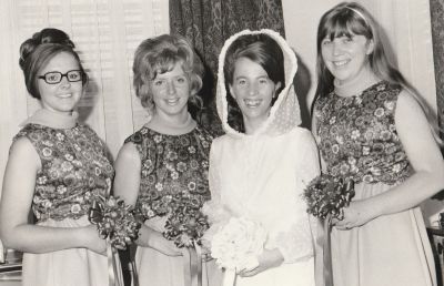 1973-01-20 In January 1973 Lois returned to Melbourne to be a bridesmaid at the wedding of her sister Bev to Greg Carruthers
The wedding was held at St Peter's Anglican Church in East Melbourne, the same church where parents George and Win were married.
