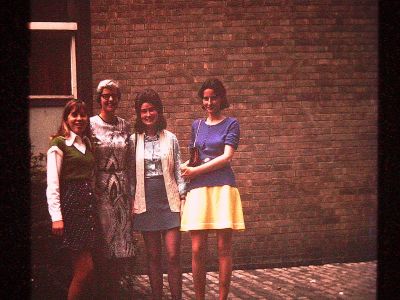 1973 Lois out and about in Londonw with some other expat Aussies
